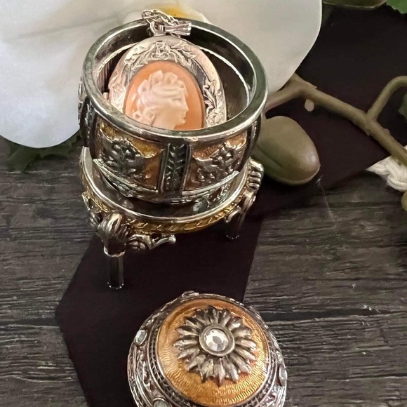 ANTIQUE SILVER PLATED TRINKET EGG - Picture 3 of 4